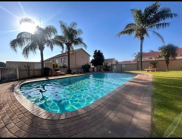 2 BEDROOM TOWNHOUSE FOR SALE IN VORNA VALLEY